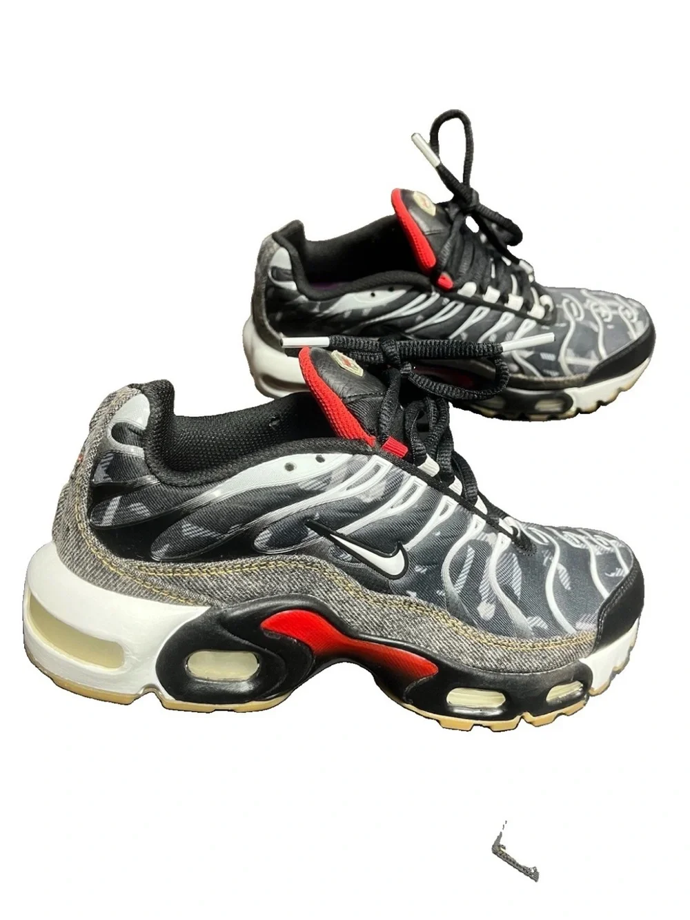 Nike Kids Black and Red Patterned Mesh Sneakers